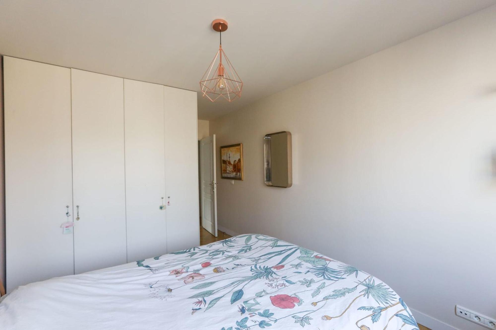 Family Of 102 M2 In The Heart Of The 19th * Parijs