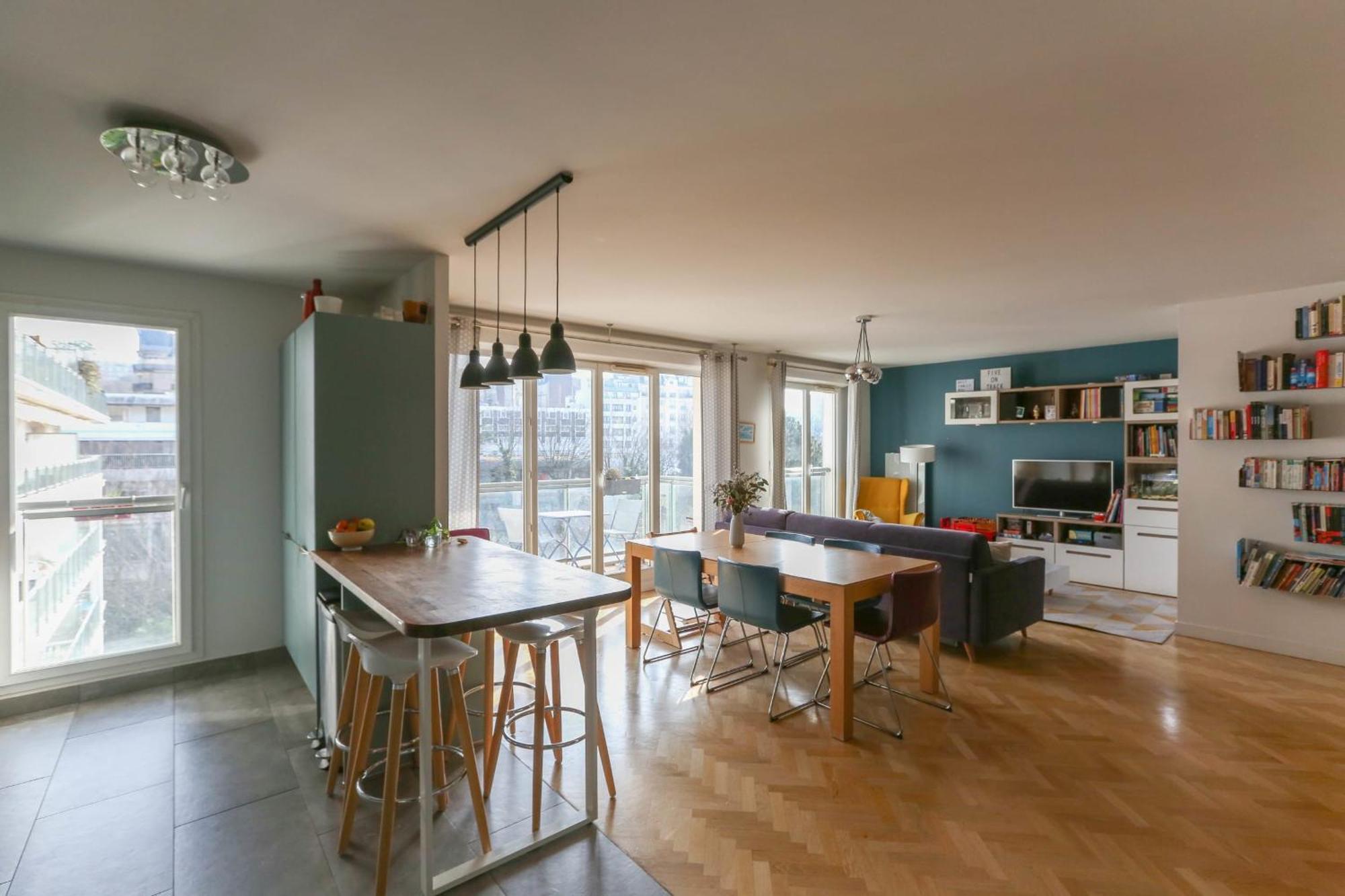 Family Of 102 M2 In The Heart Of The 19th