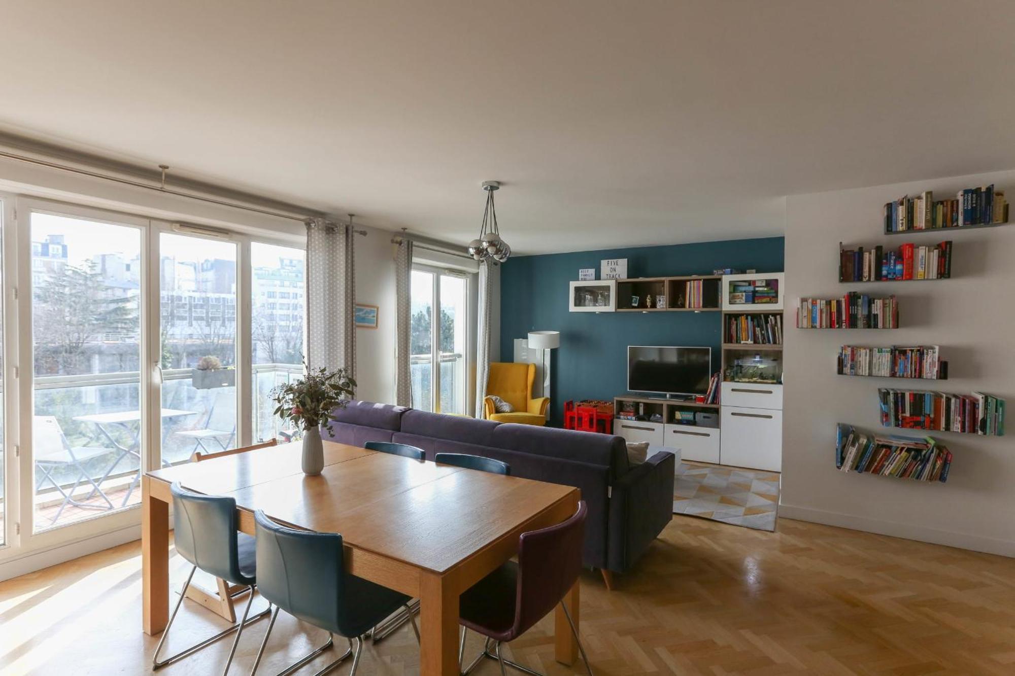 Family Of 102 M2 In The Heart Of The 19th Appartement *