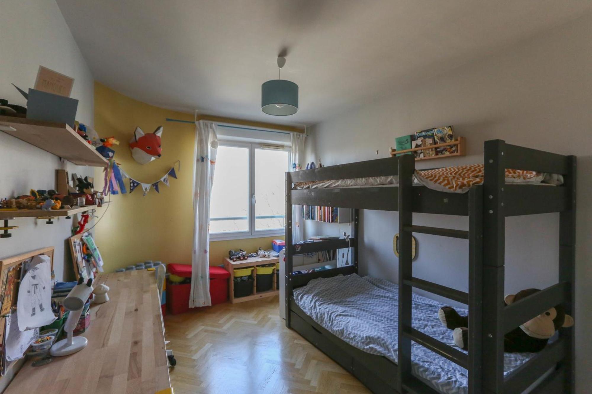 Family Of 102 M2 In The Heart Of The 19th *